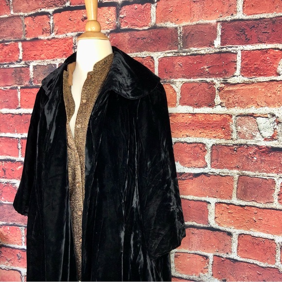 Vintage 1950s velvet opera jacket - Picture 6 of 8